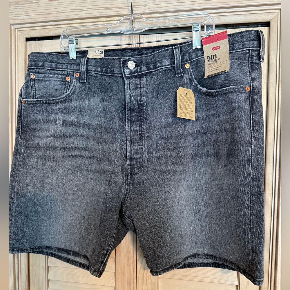 Levi's Men's 501 Size 42 Hemmed Gray Button Fly Distressed Jean Shorts, NWT